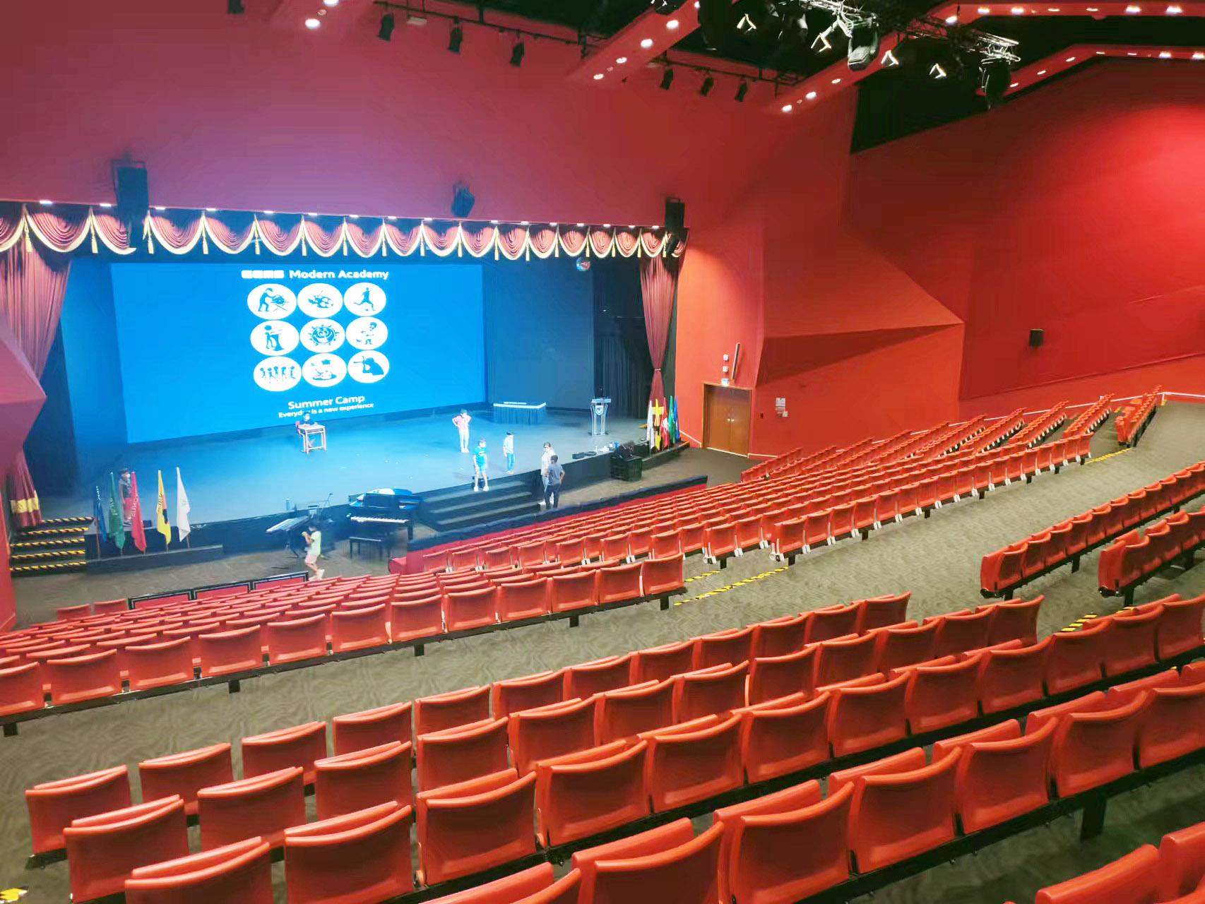 Case study_LED display from Hikvision gives a school auditorium the wow factor Banner 2